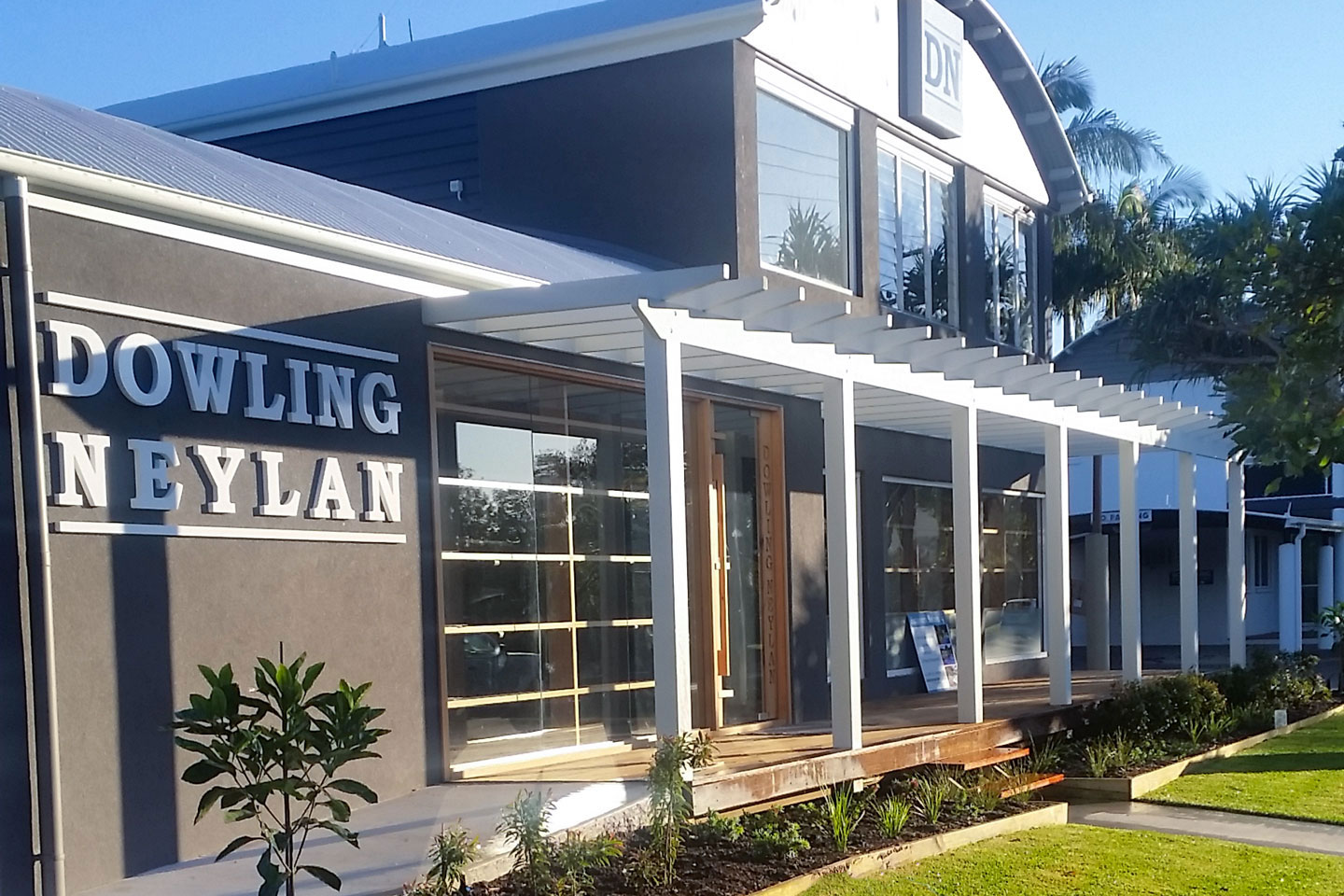 Commercial Renovation for Dowling & Neylan Real Estate office in Noosa - Shopfront